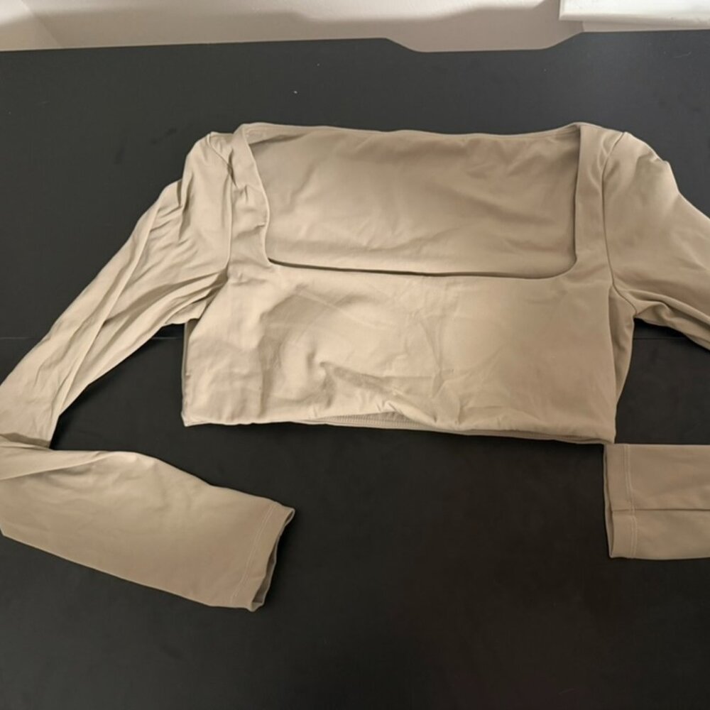 long sleeved active top